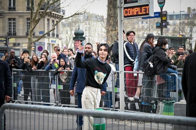 Paris Fashion Week Arrivee people au defile Valentino Arrival of celebrities at Valentino Show Fashion Week, defile Valentino pret a porter femme, Automne Hiver 2025 2026 Jeff Satur 441552 2025 03 09 France  Copyright: xBarbaraxNeymanx xStarfacex STAR_441552_058