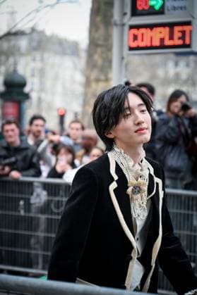 Paris Fashion Week Arrivee people au defile Valentino Arrival of celebrities at Valentino Show Fashion Week, defile Valentino pret a porter femme, Automne Hiver 2025 2026 Shumuke Michieda 441552 2025 03 09 France  Copyright: xBarbaraxNeymanx xStarfacex STAR_441552_072