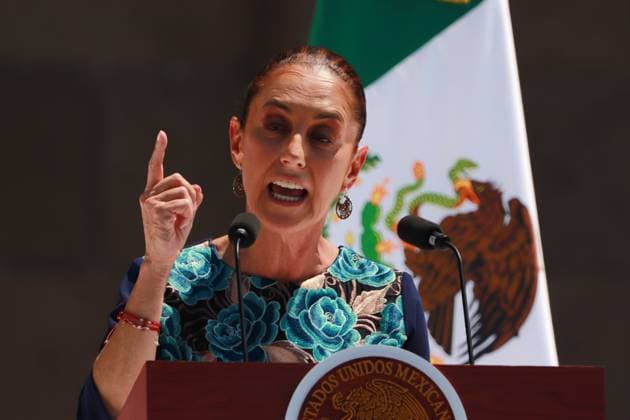 News Bilder des Tages President Claudia Sheinbaum s Briefing Assembly Mexico™s President Claudia Sheinbaum Pardo speaking during the informative assembly about tariffs of U.S President Donald Trump and the sovereignty of the country at main square Zocalo. on March 9, 2025 in Mexico City, Mexico. (Photo by Carlos Santiago Eyepix Group) Copyright: xCarlosxSantiago xEyepixxGroupx CS_09032025_146288