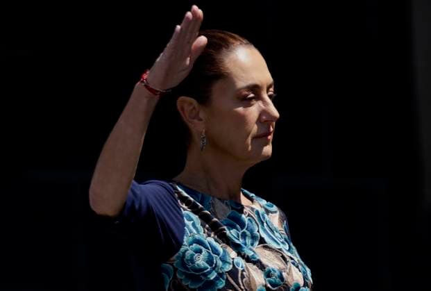 Claudia Sheinbaum, President Of Mexico, Offered A Message At The Zocalo In Mexico City, Where She Presented A Strategy To Strengthen The Economy With The United States Claudia Sheinbaum, president of Mexico, leaves the National Palace in the Zocalo of Mexico City, Mexico, on March 9, 2025, to offer a message where she presents a strategy to strengthen the economy with the United States after the pause in tariffs that she agrees with the government of her counterpart Donald Trump. Mexico City Mexico City Mexico  Copyright: xGerardoxVieyrax originalFilename: vieyra-notitle250309_npBdb.jpg