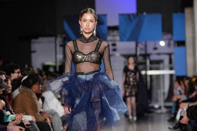 Entertainment Bilder des Tages Lisbon Fashion Week in Lisboa, Portugal - 09 Mar 2025 A model walks the runway during Dino Alves fashion show at ModaLisboa Capital, Lisbon Fashion Week in Lisboa. Lisbon Portugal Copyright: xBrunoxdexCarvalhox xSOPAxImagesx brunodecarvalho_mlxcapital-5179