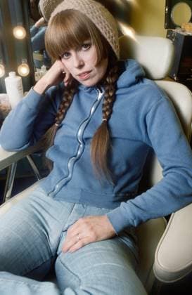 MARY HARTMAN, MARY HARTMAN, Louise Lasser, (in the makeup room), (1976), 1976-1977. ph: John G. Zimmerman Archive courtesy Everett Collection **HIGHER RATES APPLY**TSDMAHA ZJ006 PUBLICATIONXNOTxINxCANxCHNxFRAxITAxJPNxNORxPOLxRUSxESPxUKxUSA Copyright: xx TSDMAHA ZJ006 TSDMAHA_ZJ006_H