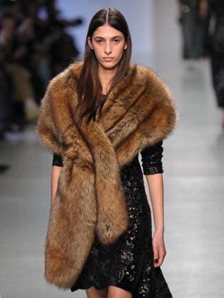 PFW - Niccolo Pasqualetti Runway A model walks the runway during the Niccolo Pasqualetti Womenswear Fall Winter 2025-2026 show as part of Paris Fashion Week at Palais De Tokyo on March 09, 2025 in Paris, France. Photo by Alain-gil Gonzalez ABACAPRESS.COM Paris France  Copyright: xGonzalezxAlain-Gil ABACAx
