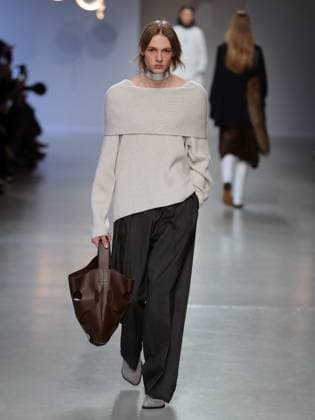 PFW - Niccolo Pasqualetti Runway A model walks the runway during the Niccolo Pasqualetti Womenswear Fall Winter 2025-2026 show as part of Paris Fashion Week at Palais De Tokyo on March 09, 2025 in Paris, France. Photo by Alain-gil Gonzalez ABACAPRESS.COM Paris France  Copyright: xGonzalezxAlain-Gil ABACAx