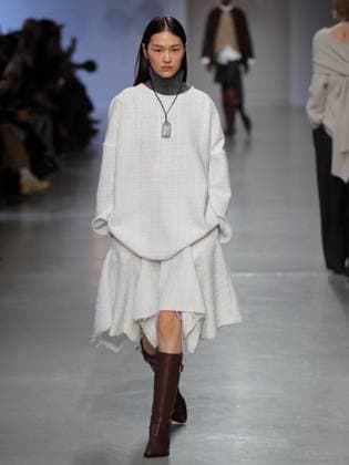 PFW - Niccolo Pasqualetti Runway A model walks the runway during the Niccolo Pasqualetti Womenswear Fall Winter 2025-2026 show as part of Paris Fashion Week at Palais De Tokyo on March 09, 2025 in Paris, France. Photo by Alain-gil Gonzalez ABACAPRESS.COM Paris France  Copyright: xGonzalezxAlain-Gil ABACAx
