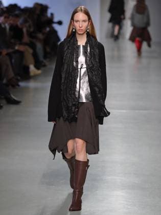 PFW - Niccolo Pasqualetti Runway A model walks the runway during the Niccolo Pasqualetti Womenswear Fall Winter 2025-2026 show as part of Paris Fashion Week at Palais De Tokyo on March 09, 2025 in Paris, France. Photo by Alain-gil Gonzalez ABACAPRESS.COM Paris France  Copyright: xGonzalezxAlain-Gil ABACAx