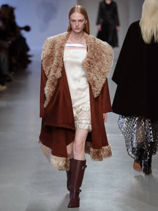 PFW - Niccolo Pasqualetti Runway A model walks the runway during the Niccolo Pasqualetti Womenswear Fall Winter 2025-2026 show as part of Paris Fashion Week at Palais De Tokyo on March 09, 2025 in Paris, France. Photo by Alain-gil Gonzalez ABACAPRESS.COM Paris France  Copyright: xGonzalezxAlain-Gil ABACAx