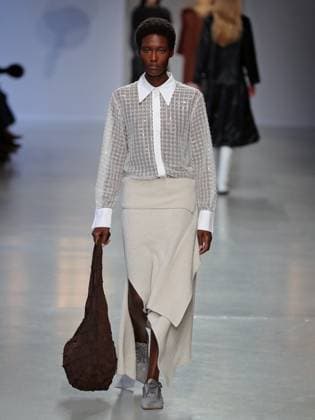 PFW - Niccolo Pasqualetti Runway A model walks the runway during the Niccolo Pasqualetti Womenswear Fall Winter 2025-2026 show as part of Paris Fashion Week at Palais De Tokyo on March 09, 2025 in Paris, France. Photo by Alain-gil Gonzalez ABACAPRESS.COM Paris France  Copyright: xGonzalezxAlain-Gil ABACAx