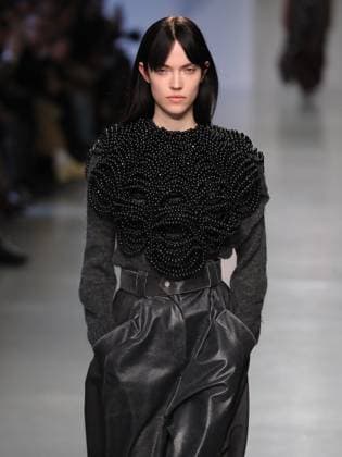 PFW - Niccolo Pasqualetti Runway A model walks the runway during the Niccolo Pasqualetti Womenswear Fall Winter 2025-2026 show as part of Paris Fashion Week at Palais De Tokyo on March 09, 2025 in Paris, France. Photo by Alain-gil Gonzalez ABACAPRESS.COM Paris France  Copyright: xGonzalezxAlain-Gil ABACAx