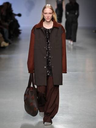 PFW - Niccolo Pasqualetti Runway A model walks the runway during the Niccolo Pasqualetti Womenswear Fall Winter 2025-2026 show as part of Paris Fashion Week at Palais De Tokyo on March 09, 2025 in Paris, France. Photo by Alain-gil Gonzalez ABACAPRESS.COM Paris France  Copyright: xGonzalezxAlain-Gil ABACAx