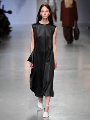 PFW - Niccolo Pasqualetti Runway A model walks the runway during the Niccolo Pasqualetti Womenswear Fall Winter 2025-2026 show as part of Paris Fashion Week at Palais De Tokyo on March 09, 2025 in Paris, France. Photo by Alain-gil Gonzalez ABACAPRESS.COM Paris France  Copyright: xGonzalezxAlain-Gil ABACAx