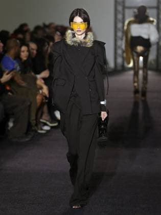 PFW - Ottolinger Runway A model walks the runway during the Ottolinger Womenswear Fall Winter 2025-2026 show as part of Paris Fashion Week at 13 rue de Santeuil on March 09, 2025 in Paris, France. Photo by Alain-gil Gonzalez ABACAPRESS.COM Paris France  Copyright: xGonzalezxAlain-Gil ABACAx