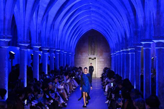PFW Akris Runway A model walks the runway during the Akris Womenswear Fall Winter 2025-2026 show as part of Paris Fashion Week in Paris, France on March 09, 2025. Photo by Aurore Marechal ABACAPRESS.COM Paris France  Copyright: xMarechalxAurore ABACAx
