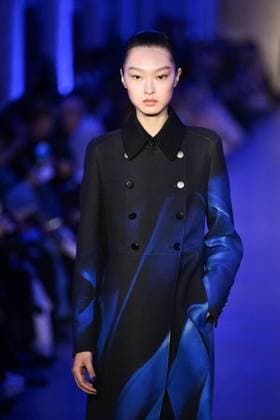 PFW Akris Runway A model walks the runway during the Akris Womenswear Fall Winter 2025-2026 show as part of Paris Fashion Week in Paris, France on March 09, 2025. Photo by Aurore Marechal ABACAPRESS.COM Paris France  Copyright: xMarechalxAurore ABACAx