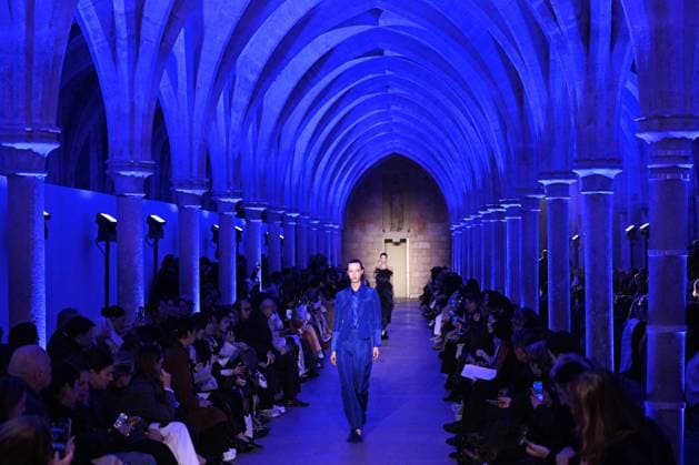 PFW Akris Runway A model walks the runway during the Akris Womenswear Fall Winter 2025-2026 show as part of Paris Fashion Week in Paris, France on March 09, 2025. Photo by Aurore Marechal ABACAPRESS.COM Paris France  Copyright: xMarechalxAurore ABACAx