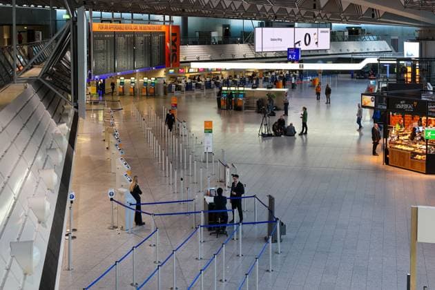 News Themen der Woche KW11 News Bilder des Tages Frankfurt, Airport, 10.03.2025, Warnstreik der Gewerkschaft Verdi am Frankfurter Flughafen. Leere Halle im Terminal 1 Schalterhalle Abflug A. Frankfurt Airport Hessen Deutschland *** Frankfurt, Airport, 10 03 2025, Warning strike of the trade union Verdi at Frankfurt Airport Empty hall in Terminal 1 Counter hall Departure A Frankfurt Airport Hesse Germany