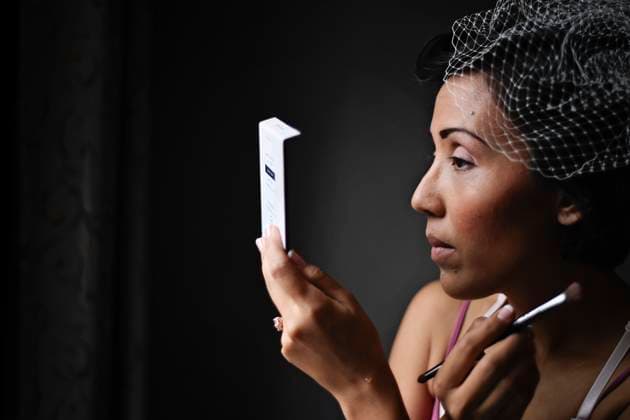 Creative Highlights Symbolfotos Bride applying makeup with a handheld mirror, wearing a birdcage United States, Alabama, Eufaula R_YWQX250305B-1645392-01 ,model released, Symbolfoto