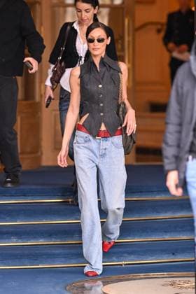 Bella Hadid à la sortie de lhôtel Ritz Paris en marge de la Fashion Weeek de Paris PFW Bella Hadid à la sortie de lhôtel Ritz Paris en marge de la Fashion Weeek de Paris PFW , in Paris, France, on March 10, 2025 Pierre Perusseau Bestimage Bella Hadid leaves the Ritz Paris hotel on the sidelines of Paris Fashion Week PFW , in Paris, France, on March 10, 2025 Paris France  Copyright: xPerusseaux-xDaxSilvax xBestimagexPerusseaux-xDaxSilvax xBestimagex