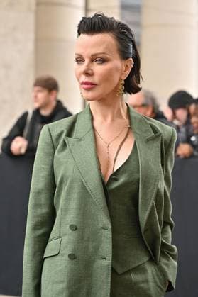 PFW Gabriela Hearst Outside Arrivals Debi Mazar arriving at Gabriela Hearst show during Paris Fashion Week in Paris, France on March 10, 2025. Photo by Julien Reynaud APS-Medias ABACAPRESS.COM Paris France  Copyright: xReynaudxJulien APS-Medias ABACAx