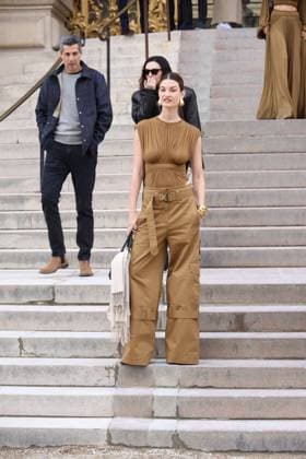 Arrivals at the Zimmermann Fashion Collection Ready to Wear Fall Winter 2025 2026 show during Paris Fashion Week PFW Guest aux arrivées au défilé Zimmermann Mode Collection Prêt à Porter Automne Hiver 2025 2026 lors de la Fashion Week de Paris PFW , à Paris, France, le 10 mùars 2025 Denis Guignebourg Bestimage Aarrivals at the Zimmermann Fashion Collection Ready to Wear Fall Winter 2025 2026 show during Paris Fashion Week PFW , in Paris, France, on March 10, 2025 Paris France  Copyright: xDenisxGuignebourgx xBestimagexDenisxGuignebourgx xBestimagex