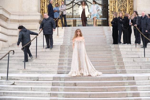 Arrivals at the Zimmermann Fashion Collection Ready to Wear Fall Winter 2025 2026 show during Paris Fashion Week PFW Guest aux arrivées au défilé Zimmermann Mode Collection Prêt à Porter Automne Hiver 2025 2026 lors de la Fashion Week de Paris PFW , à Paris, France, le 10 mùars 2025 Denis Guignebourg Bestimage Aarrivals at the Zimmermann Fashion Collection Ready to Wear Fall Winter 2025 2026 show during Paris Fashion Week PFW , in Paris, France, on March 10, 2025 Paris France  Copyright: xDenisxGuignebourgx xBestimagexDenisxGuignebourgx xBestimagex