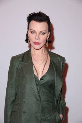 Debi Mazar au front row du défilé Gabriela Hearst Mode Collection Prêt à Porter Automne Hiver 2025 2026 lors de la Fashion Week de Paris PFW au Palais De Tokyo, à Paris, France, le 10 mars 2025 Denis Guignebourg Bestimage Celebs attend the Gabriela Hearst Womenswear Fall Winter 2025 2026 show as part of Paris Fashion Week at Palais De Tokyo on March 10, 2025 in Paris, France  Copyright: xDenisxGuignebourgx xBestimagexDenisxGuignebourgx xBestimagex