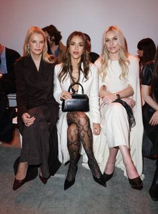 Kelly Sawyer, Jessica Alba et Lindsey Vonn au front row du défilé Gabriela Hearst Mode Collection Prêt à Porter Automne Hiver 2025 2026 lors de la Fashion Week de Paris PFW au Palais De Tokyo, à Paris, France, le 10 mars 2025 Denis Guignebourg Bestimage Celebs attend the Gabriela Hearst Womenswear Fall Winter 2025 2026 show as part of Paris Fashion Week at Palais De Tokyo on March 10, 2025 in Paris, France inconnu  Copyright: xDenisxGuignebourgx xBestimagexDenisxGuignebourgx xBestimagex