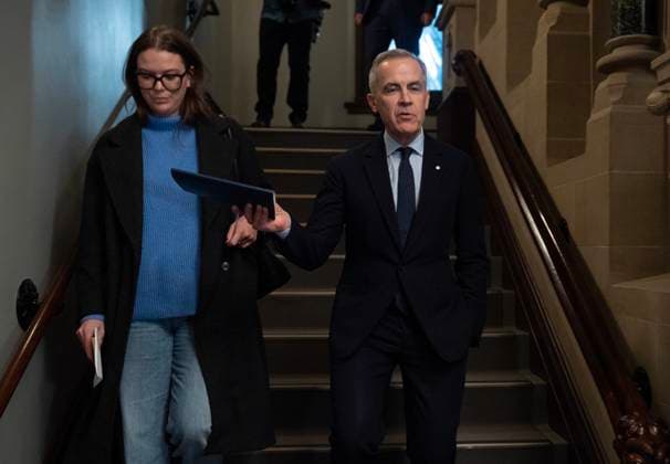 March 10, 2025, Ottawa, On, Canada: Liberal leader Mark Carney speaks briefly with media as he makes his way to a caucus meeting on Monday, March 10, 2025 in Ottawa. Ottawa Canada  - ZUMAc35_ 20250310_zaf_c35_048 Copyright: xAdrianxWyldx