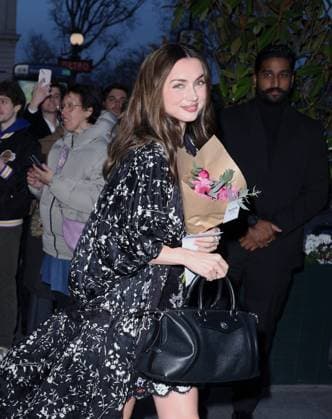 Entertainment Bilder des Tages Celebrities leave the Cheval Blanc Hotel to attend the Louis Vuitton Collection Prêt à Porter Fall Winter 2025 2026 show during Paris Fashion Week PFW Ana de Armas Celebrities leave the Cheval Blanc Hotel to attend the Louis Vuitton Collection Prêt à Porter Fall Winter 2025 2026 show during Paris Fashion Week PFW , March 10, 2025 Denis Guignebourg Bestimage Celebrities leave the Cheval Blanc Hotel to attend the Louis Vuitton Fall Winter 2025 2026 Ready to Wear Collection show during Paris Fashion Week PFW on March 10, 2025 Paris France  Copyright: xDenisxGuignebourgx xBestimagexDenisxGuignebourgx xBestimagex