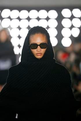 Sacai Ready to Wear Fall Winter 2025 - Paris, March 2025 Sacai Ready to Wear Fall Winter 2025 - Paris, March 2025, Credit:Zeppelin Avalon  Copyright: xZeppelinx xAvalonx 0974346911