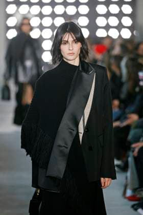 Sacai Ready to Wear Fall Winter 2025 - Paris, March 2025 Sacai Ready to Wear Fall Winter 2025 - Paris, March 2025, Credit:Zeppelin Avalon  Copyright: xZeppelinx xAvalonx 0974347168