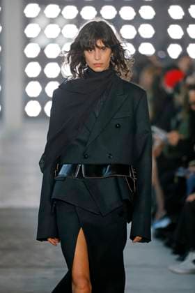 Sacai Ready to Wear Fall Winter 2025 - Paris, March 2025 Sacai Ready to Wear Fall Winter 2025 - Paris, March 2025, Credit:Zeppelin Avalon  Copyright: xZeppelinx xAvalonx 0974347270