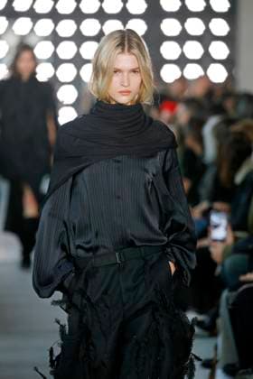 Sacai Ready to Wear Fall Winter 2025 - Paris, March 2025 Sacai Ready to Wear Fall Winter 2025 - Paris, March 2025, Credit:Zeppelin Avalon  Copyright: xZeppelinx xAvalonx 0974347341