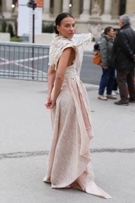 Arrivals at the Zimmermann Fashion Collection Ready to Wear Fall Winter 2025 2026 show during Paris Fashion Week PFW Guest aux arrivées au défilé Zimmermann Mode Collection Prêt à Porter Automne Hiver 2025 2026 lors de la Fashion Week de Paris PFW , à Paris, France, le 10 mùars 2025 Denis Guignebourg Bestimage Arrivals at the Zimmermann Fashion Collection Ready to Wear Fall Winter 2025 2026 show during Paris Fashion Week PFW , in Paris, France, on March 10, 2025 Paris France  Copyright: xYoannxOuahcenex xBestimagexYoannxOuahcenex xBestimagex