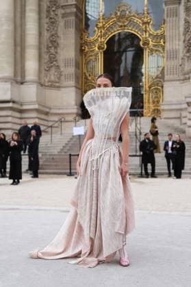Arrivals at the Zimmermann Fashion Collection Ready to Wear Fall Winter 2025 2026 show during Paris Fashion Week PFW Guest aux arrivées au défilé Zimmermann Mode Collection Prêt à Porter Automne Hiver 2025 2026 lors de la Fashion Week de Paris PFW , à Paris, France, le 10 mùars 2025 Denis Guignebourg Bestimage Arrivals at the Zimmermann Fashion Collection Ready to Wear Fall Winter 2025 2026 show during Paris Fashion Week PFW , in Paris, France, on March 10, 2025 Paris France  Copyright: xYoannxOuahcenex xBestimagexYoannxOuahcenex xBestimagex
