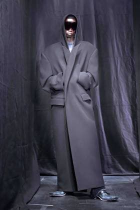 Bilder des Jahres 2025, Entertainment 03 März Entertainment Themen der Woche KW11 Entertainment Bilder des Tages Balenciaga Ready to Wear Fall Winter 2025 - Paris, March 2025 Balenciaga Ready to Wear Fall Winter 2025 - Paris, March 2025, Credit:Zeppelin Avalon  Copyright: xZeppelinx xAvalonx 0974379281