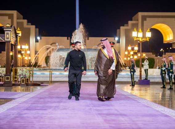 Bilder des Jahres 2025, News 03 März News Themen der Woche KW11 News Bilder des Tages Ukrainian President Volodymyr Zelenskyy (L) meets with Crown Prince and Prime Minister of the Kingdom of Saudi Arabia Mohammed bin Salman Al Saud (R) in Jeddah, Saudi Arabia on Monday on March 11, 2025.  SAU2025031019 SaudixArabiaxForeignxMinistry