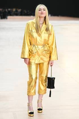 Paris Fashion Week People au defile Chanel, Arrival of celebrities at Grand Palais for Chanel Show 441654 2025 03 11 Paris France Fanning, Dakota  Copyright: xSergexArnalx xStarfacex STAR_441654_003