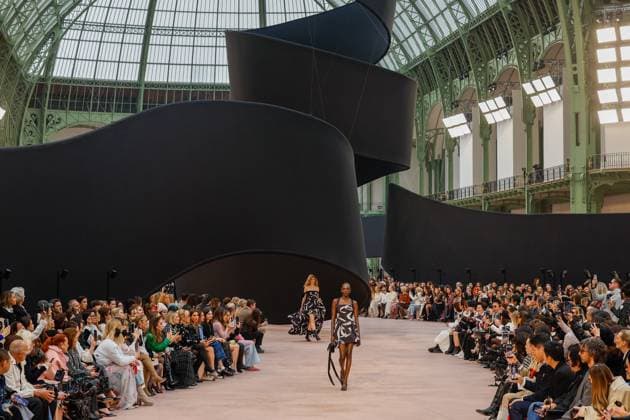 Bilder des Jahres 2025, Entertainment 03 März Entertainment Themen der Woche KW11 Entertainment Bilder des Tages Chanel Womenswear Fall Winter 2025 2026 show as part of Paris Fashion Week PFW at Grand Palais Chanel Womenswear Fall Winter 2025 2026 show as part of Paris Fashion Week PFW at Grand Palais in Paris, France on March 11, 2025 Bestimage Runway during the Chanel Womenswear Fall Winter 2025 2026 show as part of Paris Fashion Week at Grand Palais on March 11, 2025 in Paris, France Paris France  Copyright: xAgencex xBestimagexAgencex xBestimagex