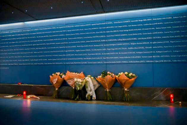 Bilder des Jahres 2025, News 03 März News Themen der Woche KW11 News Bilder des Tages Tribute ceremonies for the 21st anniversary of the 11M jihadist attacks Memorial ceremony for the victims of 11M at Madrid s Atocha station. The mayor of Madrid, JosÃ Luis Martinez-Almeida, Aito Gabilondo, Reyes Maroto, attends the memorial ceremony and floral offering, organised by the Association 11M Affected by Terrorism and the trade union organisations UGT and CC.OO. on the 21st anniversary of the 11M attacks. MADRID SPAIN Copyright: xRichardxZubelzuxRichardxZubelzux Richard Zubelzu_11M (83)