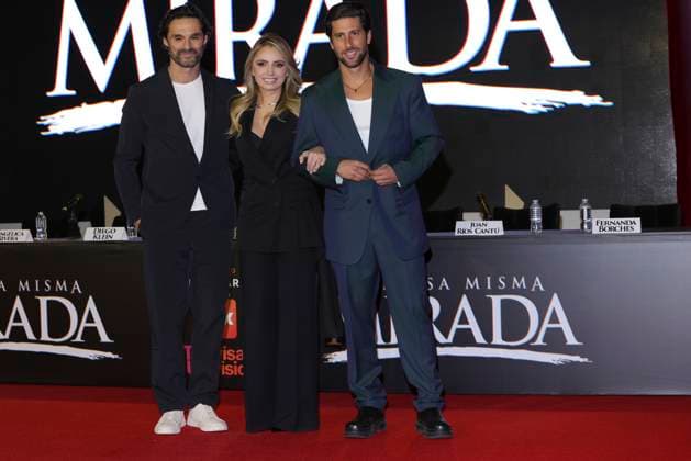 Con Esa Misma Mirada Tv Series Photocall (L-R) Ivan Sanchez, Angelica Rivera, Diego Klein pose during a Photocall for the presentation of the Vix Original Series Con Esa Misma Mirada . on March 11, 2025 in Mexico City, Mexico. (Photo by Yamak Perea Eyepix Group) Copyright: xYamakxPerea xEyepixxGroupx YP_11032025_146625