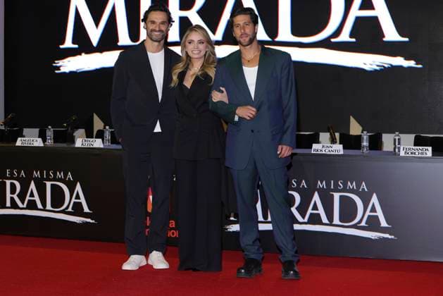 Con Esa Misma Mirada Tv Series Photocall (L-R) Ivan Sanchez, Angelica Rivera, Diego Klein pose during a Photocall for the presentation of the Vix Original Series Con Esa Misma Mirada . on March 11, 2025 in Mexico City, Mexico. (Photo by Yamak Perea Eyepix Group) Copyright: xYamakxPerea xEyepixxGroupx YP_11032025_146632