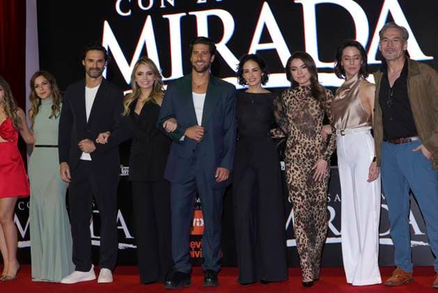 March 11, 2025, Mexico City, Ciudad de Mexico, Mexico: (L-R) Ivo¡n So¡nchez, Angelica Rivera, Diego Klein, Ximena Herrera, Sofia Castro, Fernanda Borches pose during a Photocall for the presentation of the Vix Original Series Con Esa Misma Mirada . on March 11, 2025 in Mexico City, Mexico. Mexico City Mexico - ZUMAe321 20250311_zea_e321_038 Copyright: xYamakxPereax