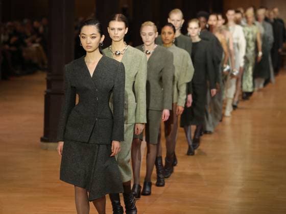 PFW - Veronique Leroy Runway A model walks the runway during the Veronique Leroy Womenswear Fall Winter 2025-2026 show as part of Paris Fashion Week at Le Réfectoire des Cordeliers on March 11, 2025 in Paris, France. Photo by Alain-Gil Gonzalez ABACAPRESS.COM Paris France  Copyright: xGonzalezxAlain-Gil ABACAx