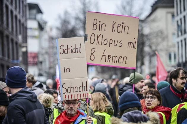 News Themen der Woche KW11 News Bilder des Tages Verdi-Kundgebung ** NUR FÜR REDAKTIONELLE ZWECKE ** EDITORIAL USE ONLY **<p>Warnstreik der Gewerkschaft Verdi, am Mittwoch den 12. März 2025 in Oberhausen. Oberhausen Copyright: LarsxFröhlich *** Verdi rally FOR EDITORIAL PURPOSES ONLY EDITORIAL USE ONLY p Warning strike of the trade union Verdi, on Wednesday, March 12, 2025 in Oberhausen Oberhausen Copyright LarsxFröhlich Copyright: LarsxFröhlich doc7zqfcmmww2a1gbo5dmpy ,EDITORIAL USE ONLY