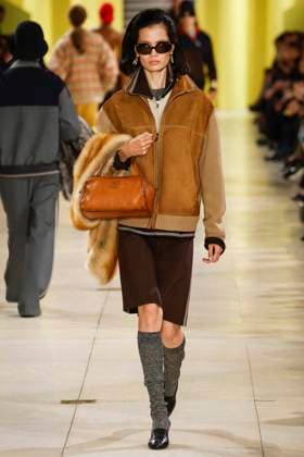 Défilé Miu Miu Collection Prêt à Porter Automne Hiver 2025 2026 lors de la Fashion Week de Paris PFW Défilé Miu Miu Collection Prêt à Porter Automne Hiver 2025 2026 lors de la Fashion Week de Paris, le 11 mars 2025 Miu Miu Fashion Show Ready to Wear Collection Fall Winter 2025 2026 at Paris Fashion Week, on March 11th, 2025 Paris France  Copyright: xAgencex xBestimagexAgencex xBestimagex