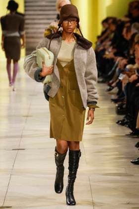 Défilé Miu Miu Collection Prêt à Porter Automne Hiver 2025 2026 lors de la Fashion Week de Paris PFW Défilé Miu Miu Collection Prêt à Porter Automne Hiver 2025 2026 lors de la Fashion Week de Paris, le 11 mars 2025 Miu Miu Fashion Show Ready to Wear Collection Fall Winter 2025 2026 at Paris Fashion Week, on March 11th, 2025 Paris France  Copyright: xAgencex xBestimagexAgencex xBestimagex