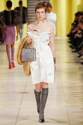 Défilé Miu Miu Collection Prêt à Porter Automne Hiver 2025 2026 lors de la Fashion Week de Paris PFW Défilé Miu Miu Collection Prêt à Porter Automne Hiver 2025 2026 lors de la Fashion Week de Paris, le 11 mars 2025 Miu Miu Fashion Show Ready to Wear Collection Fall Winter 2025 2026 at Paris Fashion Week, on March 11th, 2025 Paris France  Copyright: xAgencex xBestimagexAgencex xBestimagex