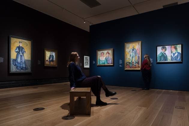 Edvard Munch Portraits Exhibition At The National Portrait Gallery In London LONDON, UNITED KINGDOM - MARCH 12, 2025: Gallery staff members look at paintings by Norwegian painter Edvard Munch during a photocall for Edvard Munch Portraits exhibition (13 March - 15 June 2025) at the National Portrait Gallery in London, United Kingdom on March 12, 2025. The exhibition will be the first in the UK to focus exclusively on Munch as a portraitist, including works never before seen in the UK. London Greater London United Kingdom  Copyright: xWIktorxSzymanowiczx originalFilename: szymanowicz-edvardmu250312_npjn3.jpg