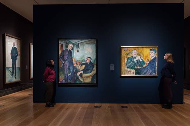Edvard Munch Portraits Exhibition At The National Portrait Gallery In London LONDON, UNITED KINGDOM - MARCH 12, 2025: Staff members look at paintings titled Lucien Dedichen and Jappe Nilssen (L) and Torvald Stang and Edvard Munch (R) by Norwegian painter Edvard Munch during a photocall for Edvard Munch Portraits exhibition (13 March - 15 June 2025) at the National Portrait Gallery in London, United Kingdom on March 12, 2025. The exhibition will be the first in the UK to focus exclusively on Munch as a portraitist, including works never before seen in the UK. London Greater London United Kingdom  Copyright: xWIktorxSzymanowiczx originalFilename: szymanowicz-edvardmu250312_npq0P.jpg